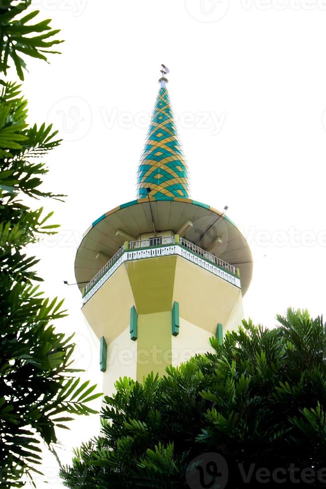 de koepel of minaret van de Super goed moskee van Baisussalam magetan, oosten- Java - Indonesië foto