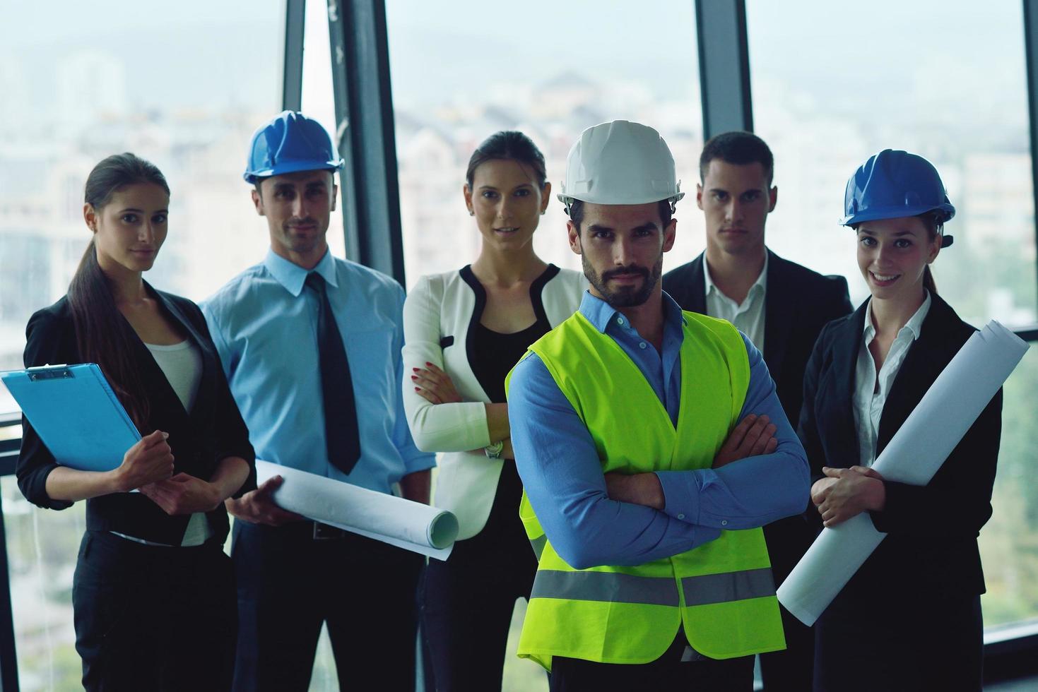 bedrijf mensen en ingenieurs Aan vergadering foto