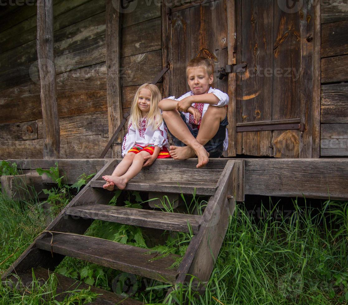 Oekraïens meisje in traditionele kleding - glimlachend foto