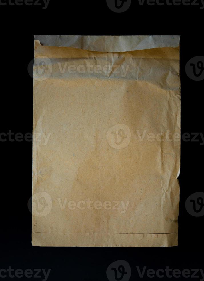 oud grunge envelop papier voor document en mail foto