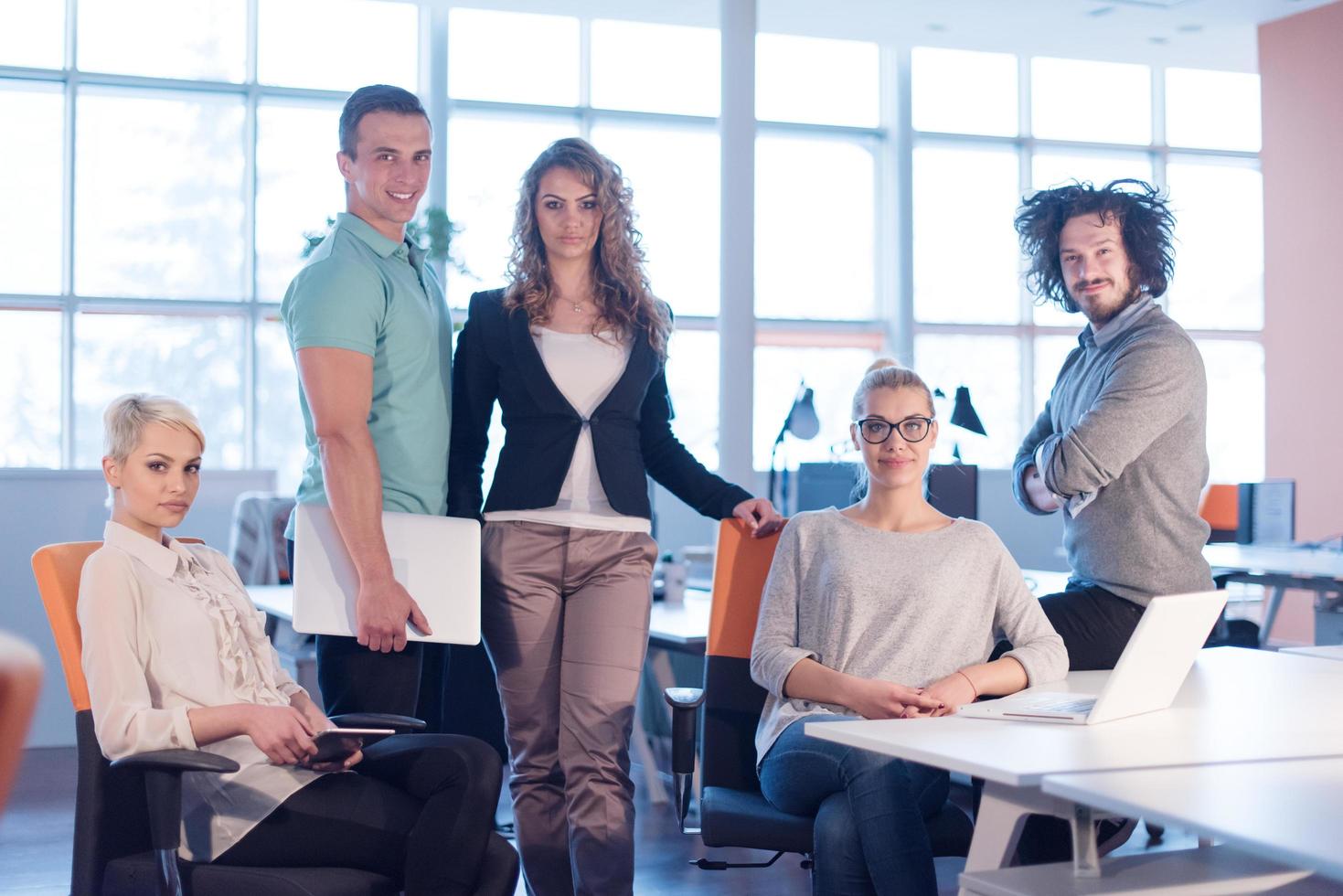 portret van een bedrijf team Bij een vergadering foto