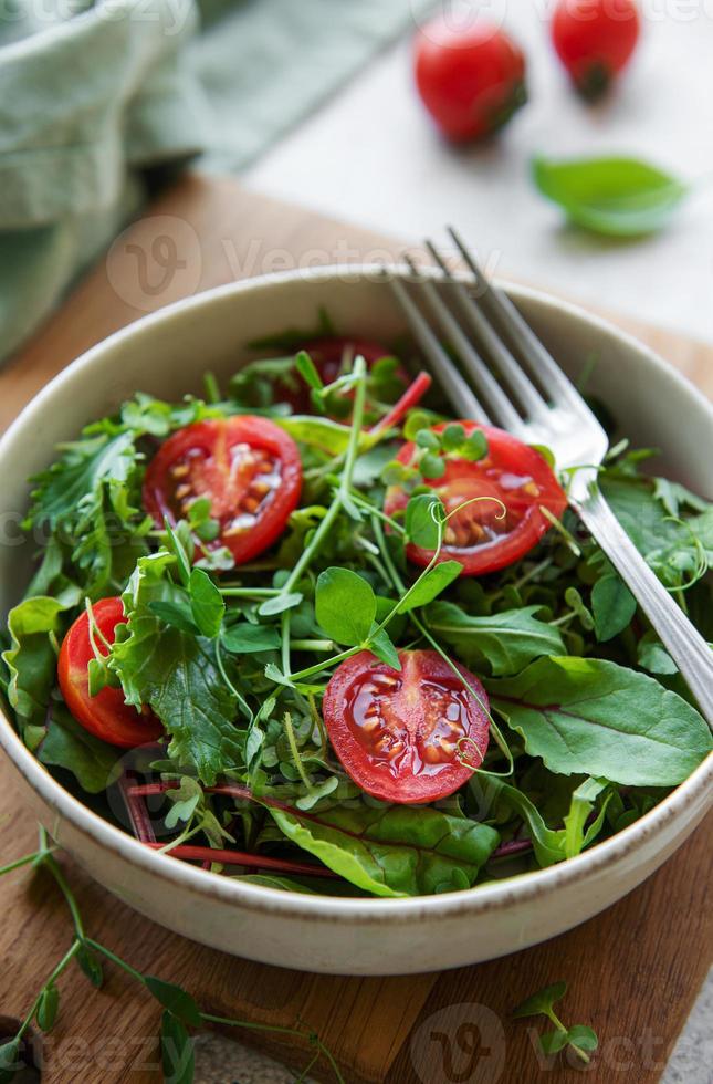 veganistisch eten gezonde verse groenten salade foto