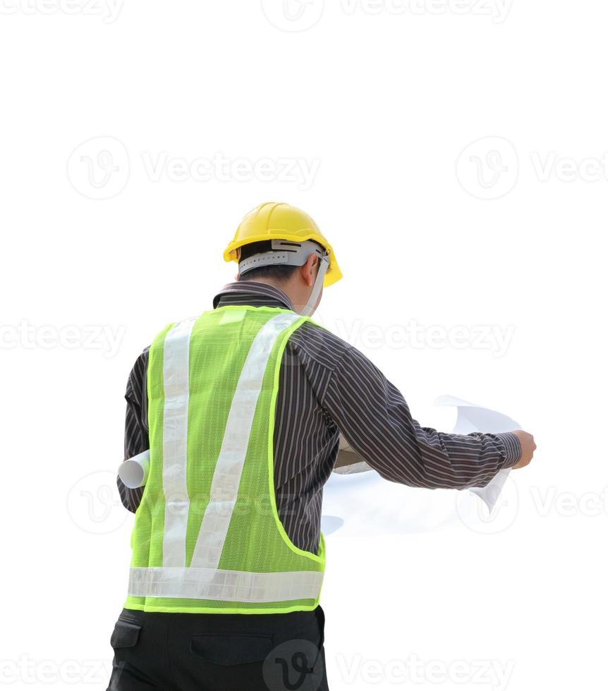 Aziatisch bedrijf Mens bouw ingenieur houden blauwdruk papier geïsoleerd Aan wit achtergrond met knipsel pad foto