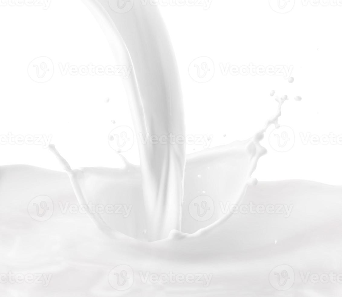 spatten melk Aan een wit achtergrond foto