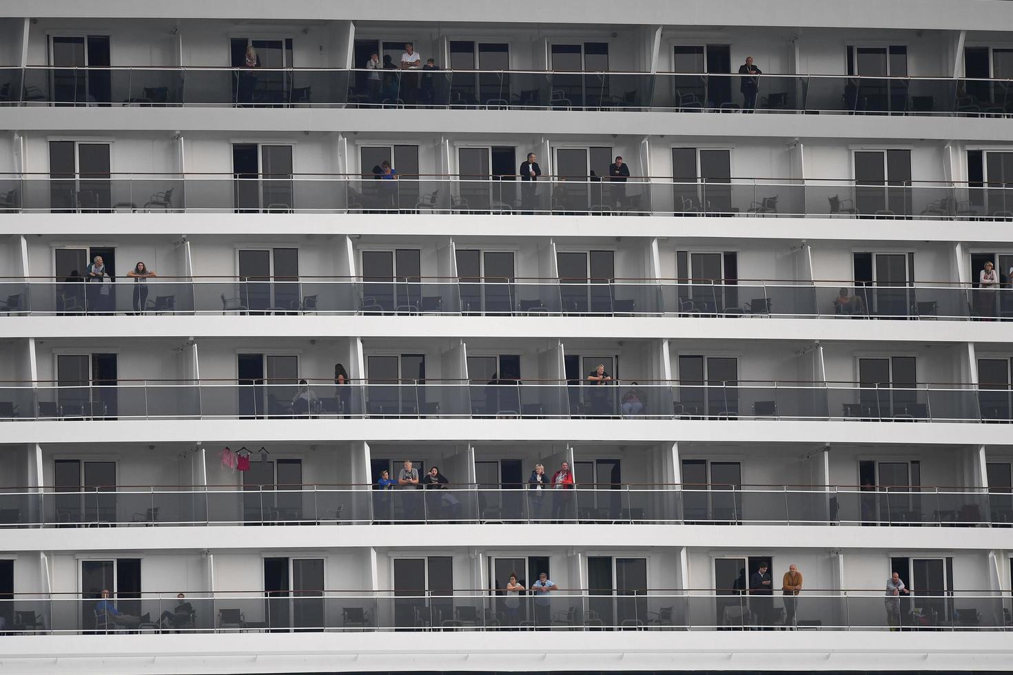 Genua, Italië - juli 27 2017 - msc meraviglia reis schip het zeilen van haven foto