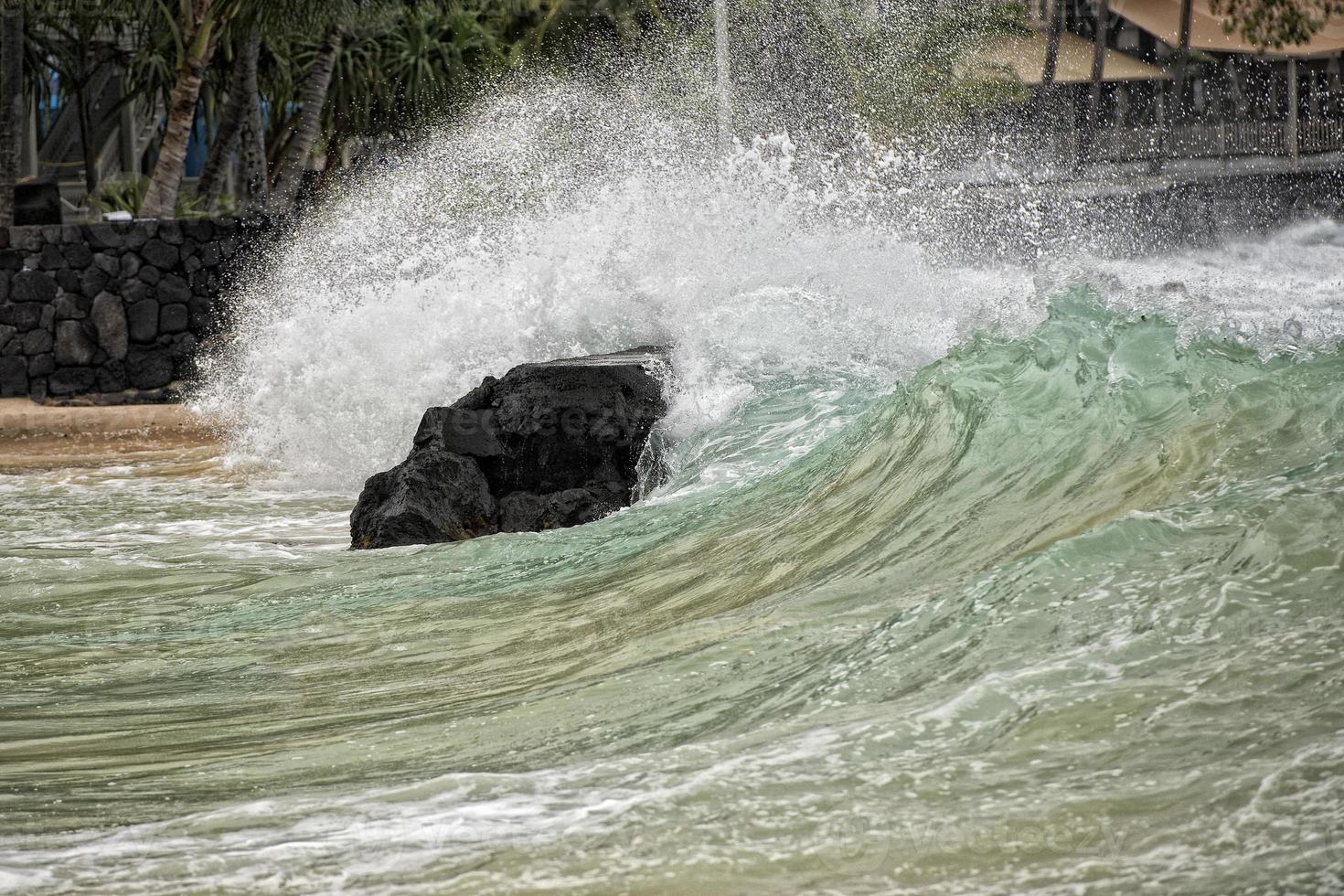 kona haven zee golven in groot eiland Hawaii foto