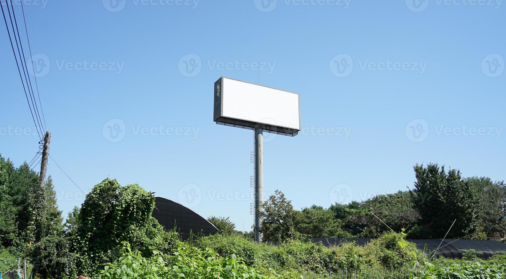 buitenreclame landschap en reclame mockup foto