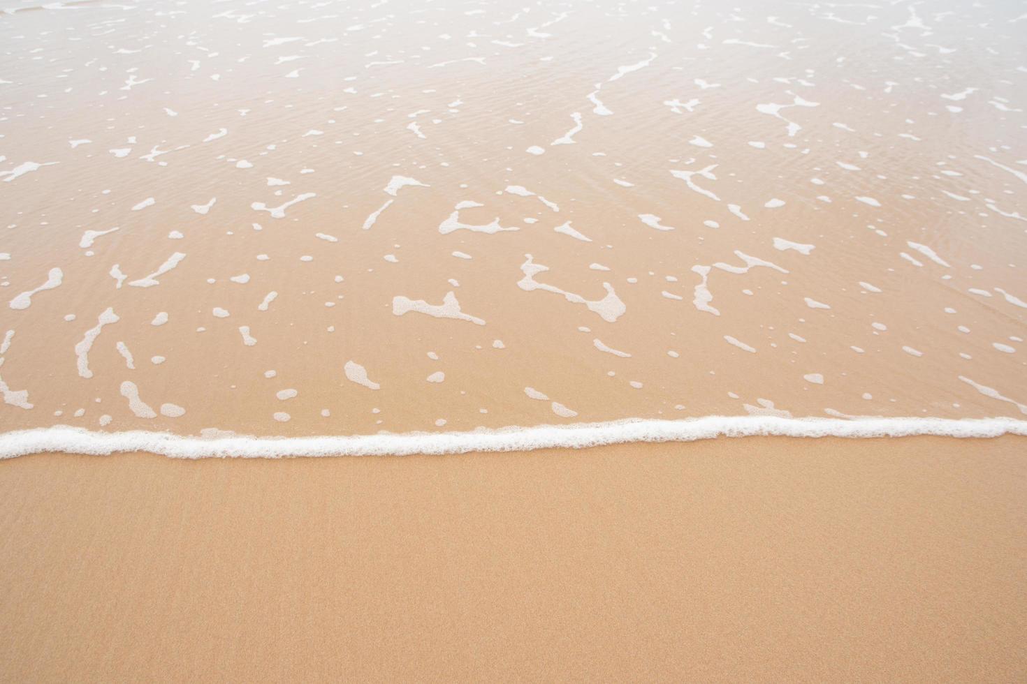 golven naderen strand foto