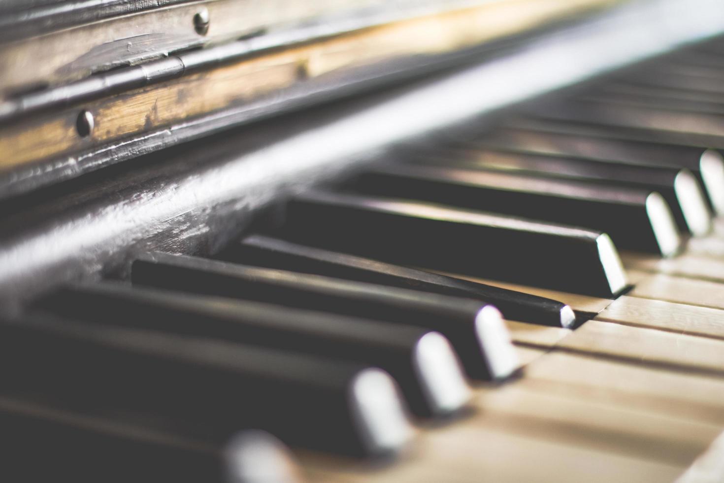 zwart-witte pianotoetsen foto