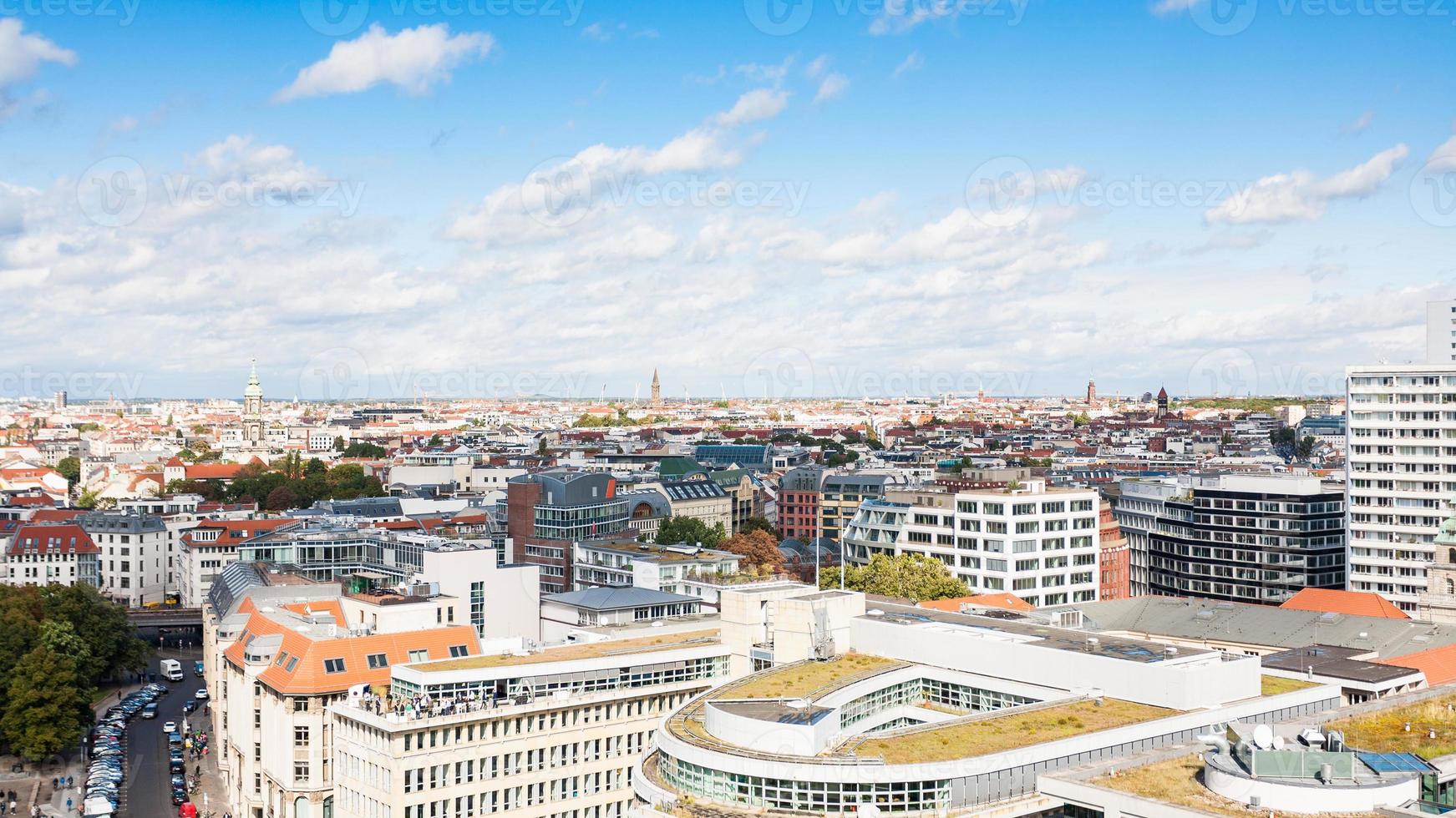 panorama berlijn stad in september foto