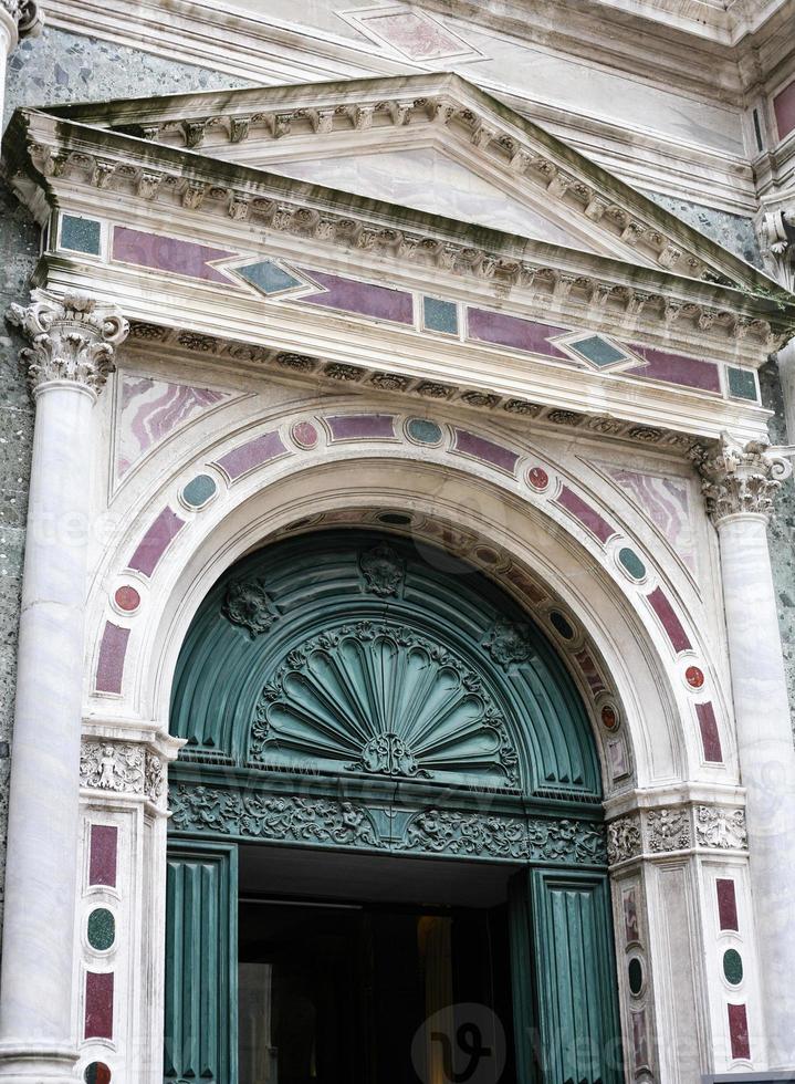 deuren van scuola grande di san rocco in Venetië foto