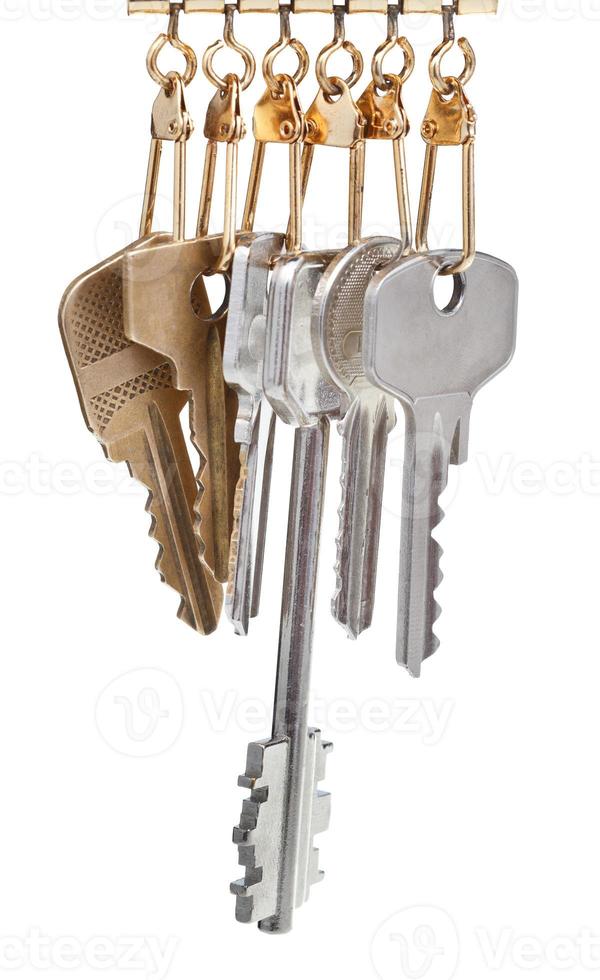 huis sleutels Aan hangers geïsoleerd Aan wit foto