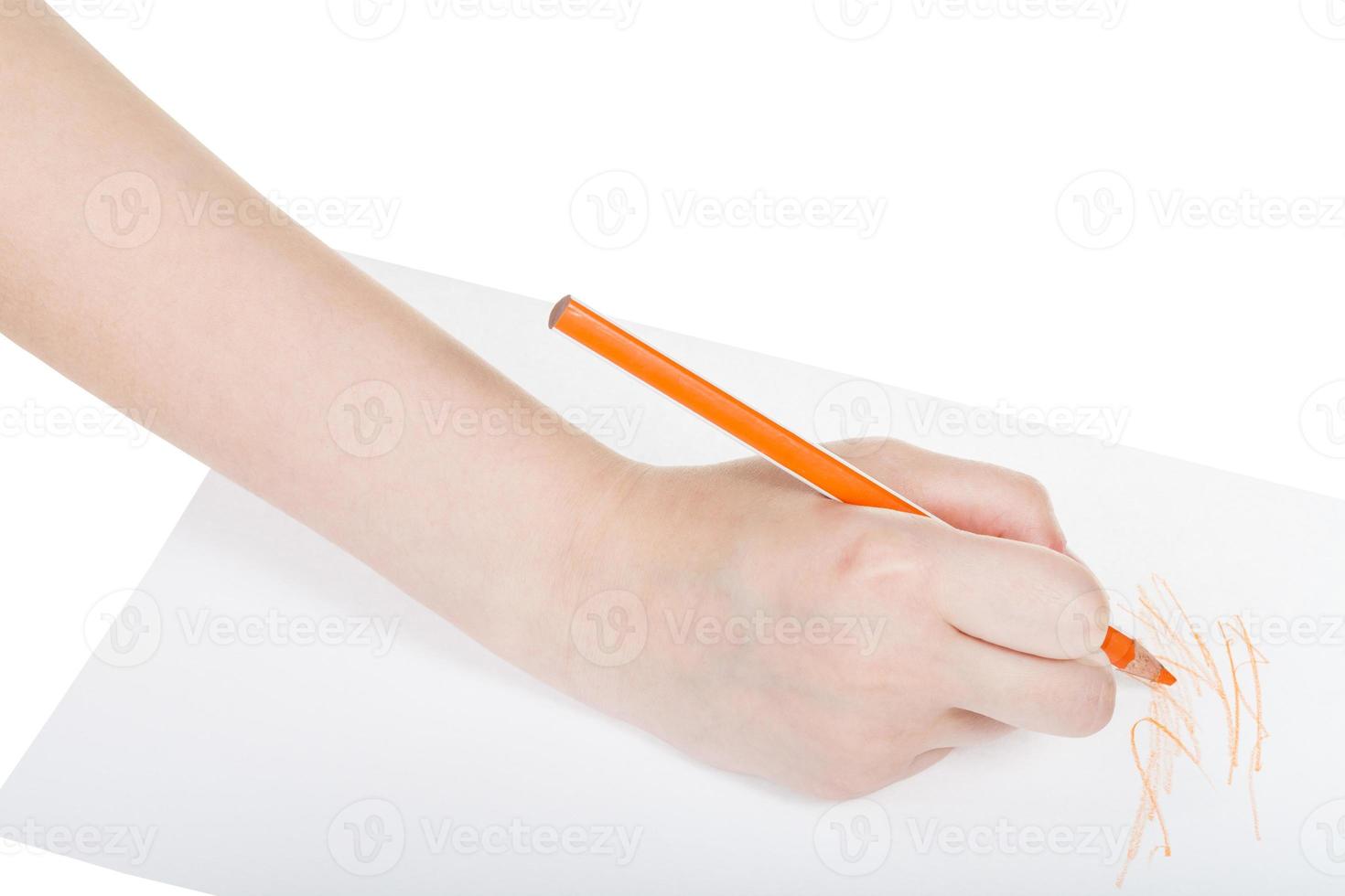 hand- verven door oranje potlood Aan vel van papier foto