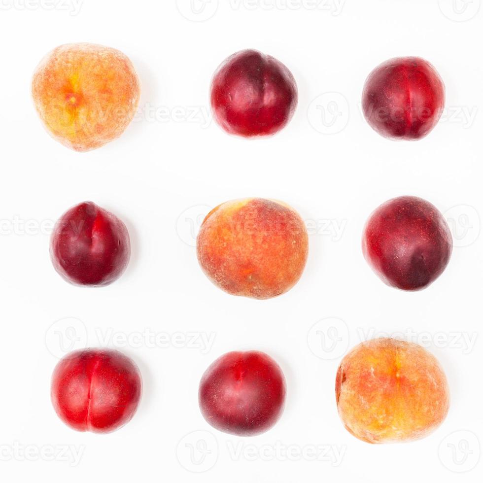 meerdere nectarines en perziken geregeld in plein foto