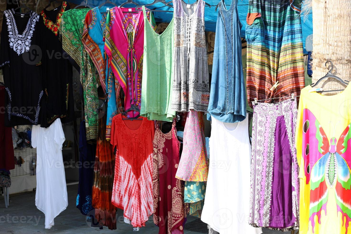 goederen en kleding zijn verkocht in een groot op te slaan in Israël. foto