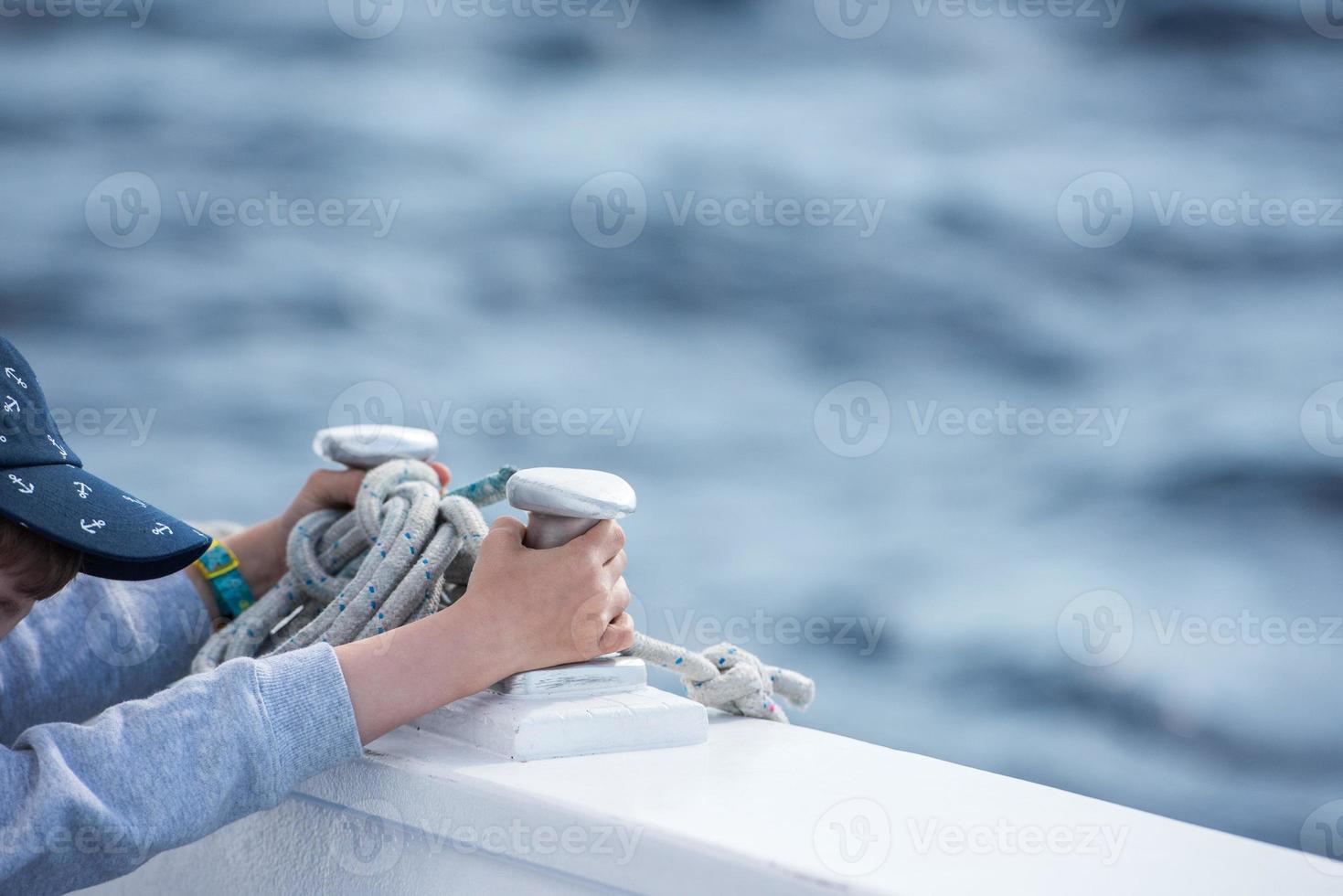 kinderen handen terwijl Holding boot bolder foto