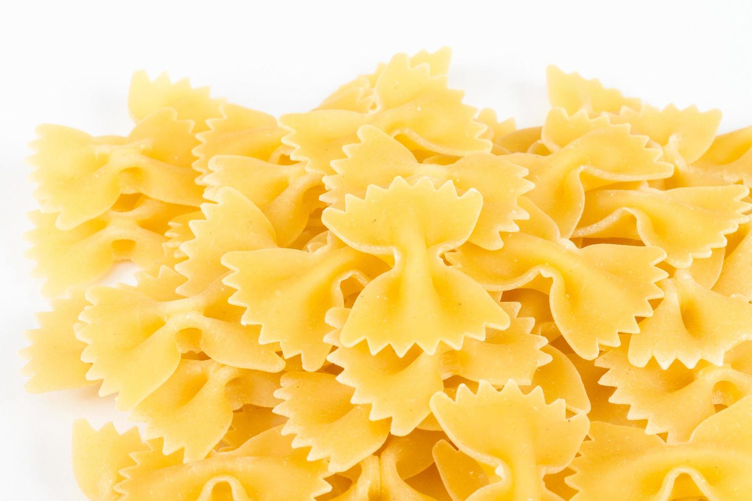 farfalle pasta, geïsoleerd foto