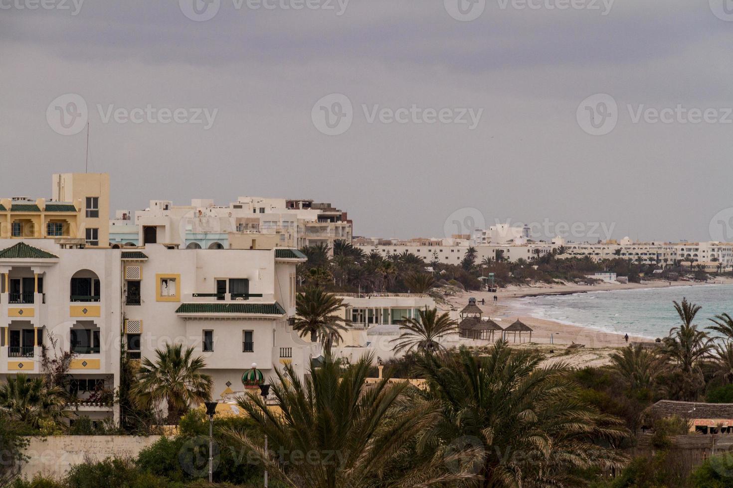 tafereel Bij middellandse Zee strand toevlucht in tunesië. foto