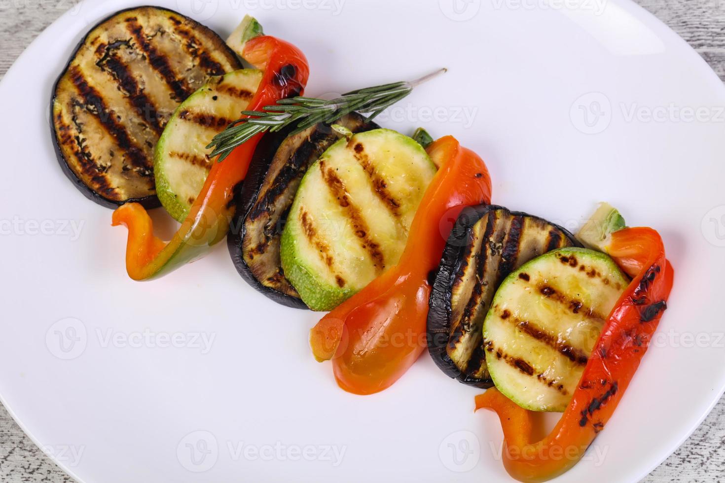 gegrilde groenten - aubergine, courgette en paprika foto