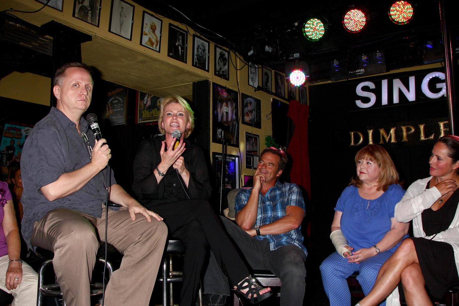 los engelen, jun 1 - Michael maloney, judi evans, wally kurth, patrika darbo, kristal chappell Bij de judi evans viert 30 jaren in tonen bedrijf evenement Bij de kuiltjes Aan juni 1, 2013 in burbank, ca foto