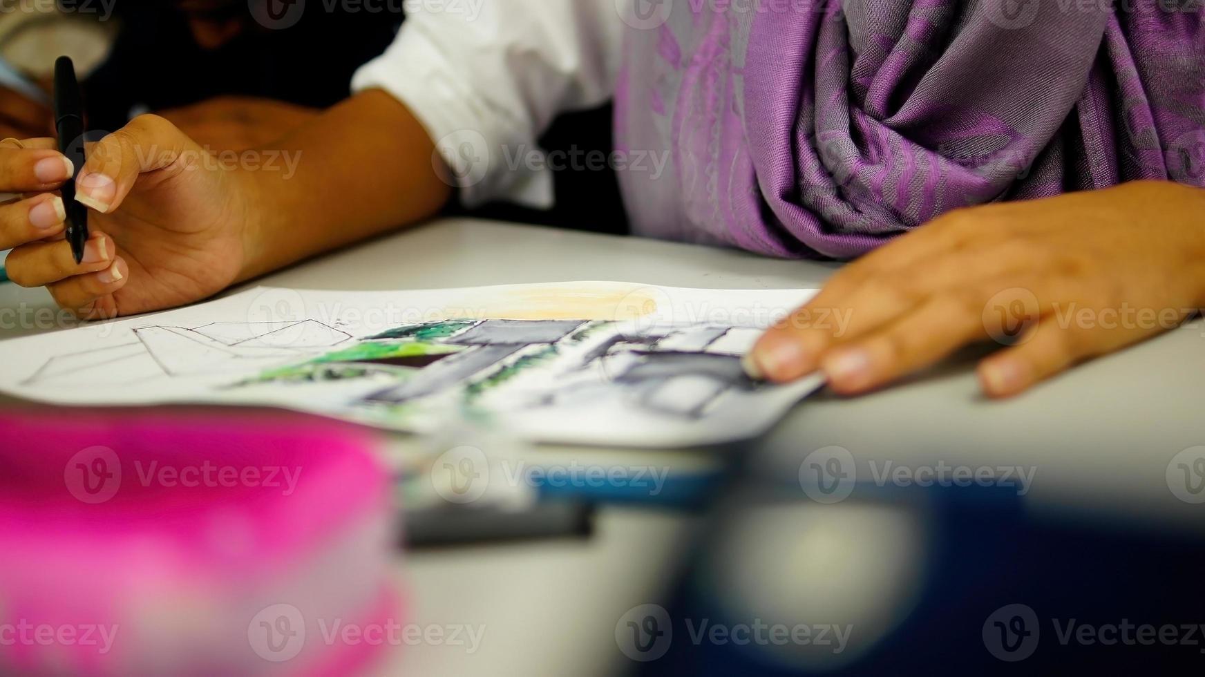 persoon tekening door hand- met pen, potlood en inkt, bouwkundig perspectieven, in kleur. foto