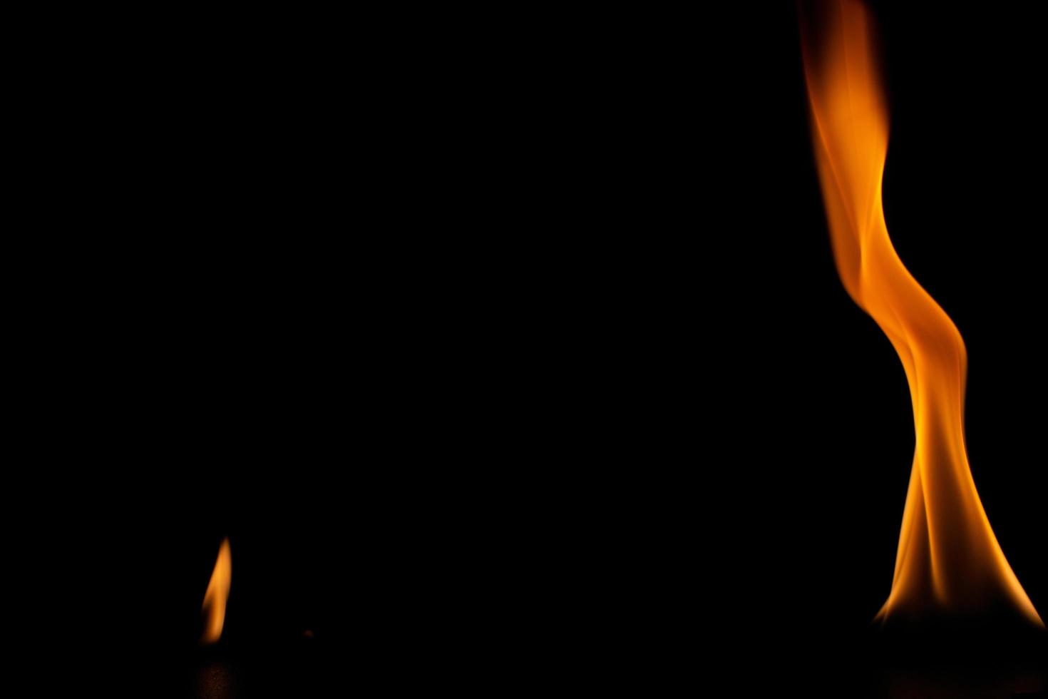 brandend macht van de vlam, vlammen, en brandend vonken detailopname, brand patronen, de gloed van brand in de donker foto