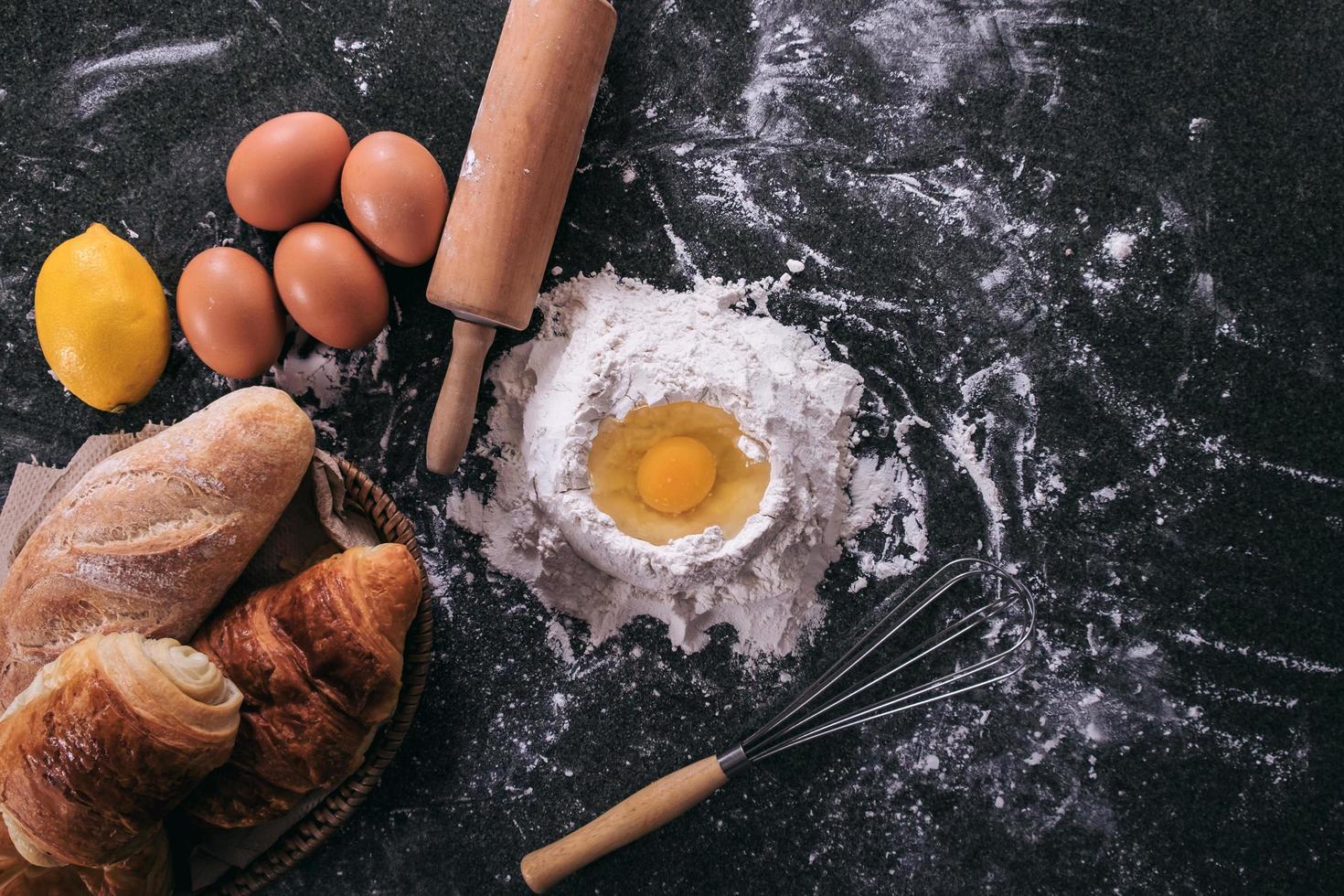 rauwe deeg ingrediënten voor brood foto