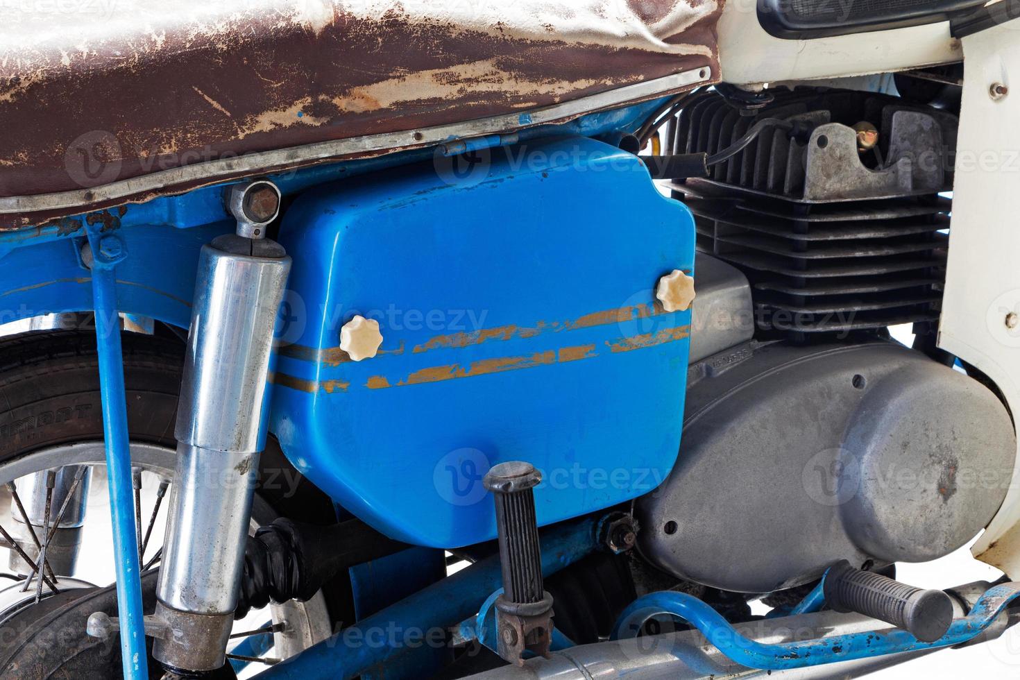 detail van roestige oude motorfiets foto