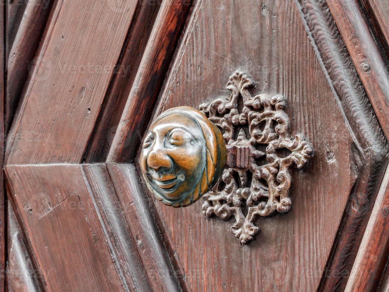 apfelweibla, vintage deurknop op antieke deur, achtergrond foto