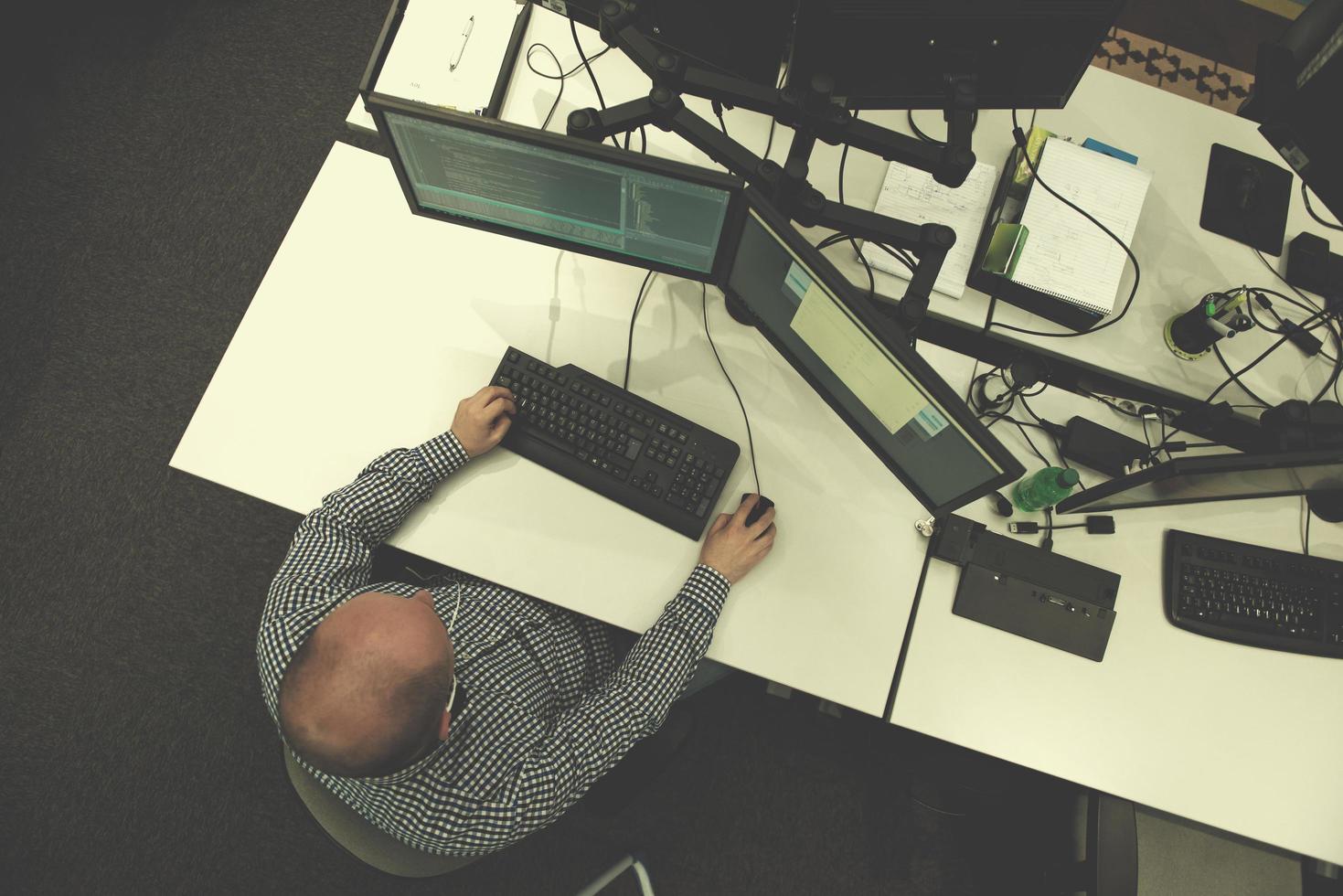 jong programmeur schrijven programmering code top visie foto