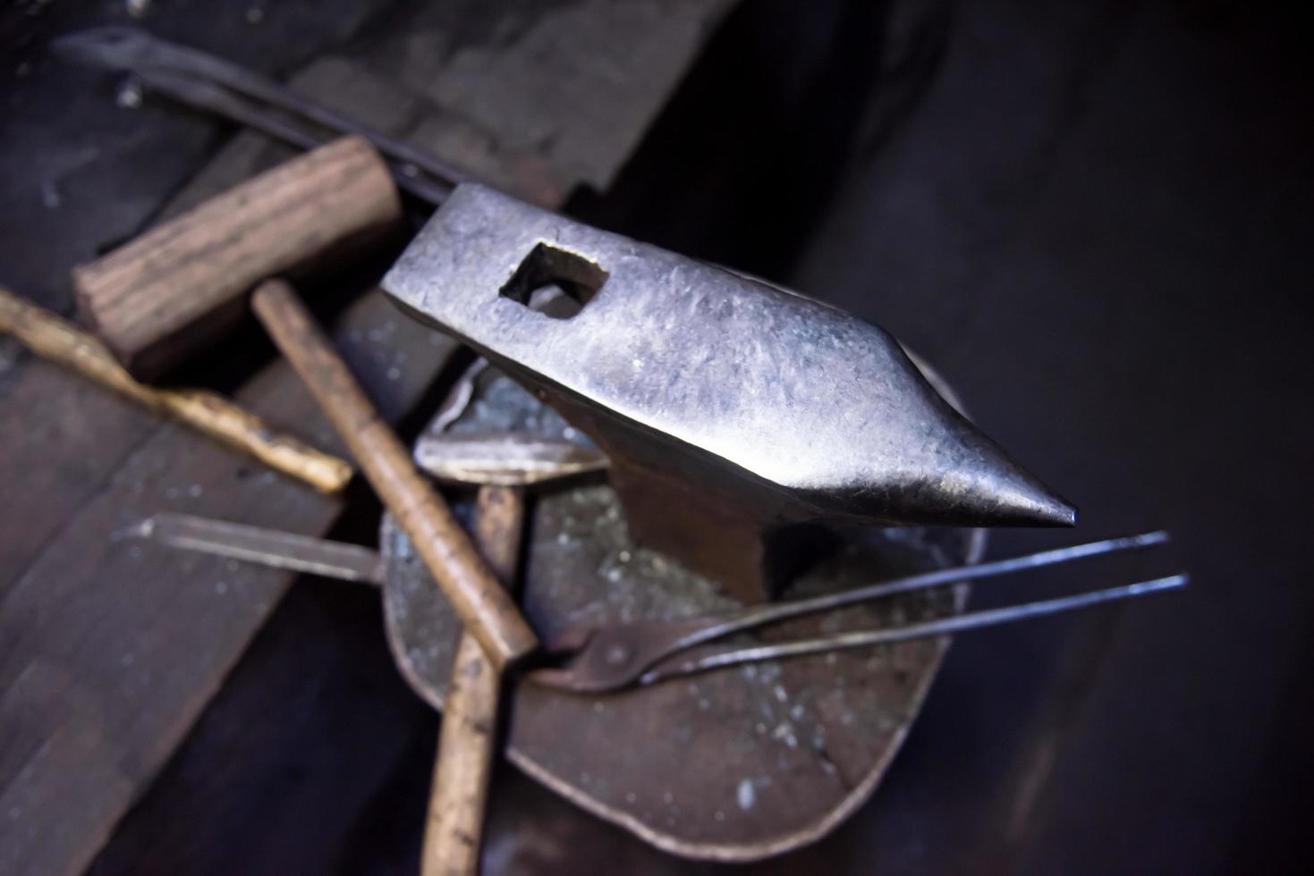 werken gereedschap Bij smid traditioneel werkplaats foto