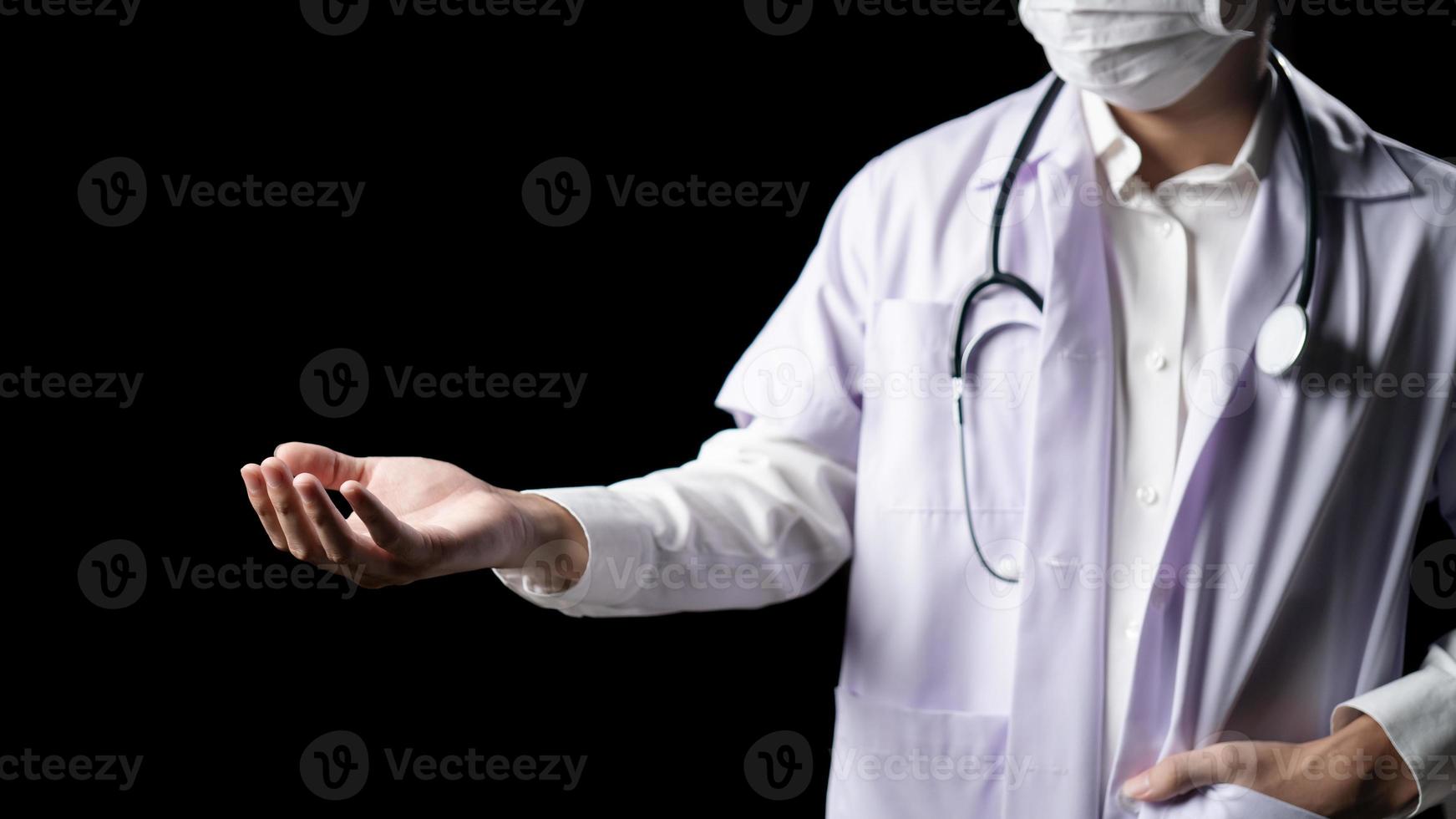 dokter hand- Holding leeg virtueel voorwerp voor tekst of Product. kopiëren ruimte foto