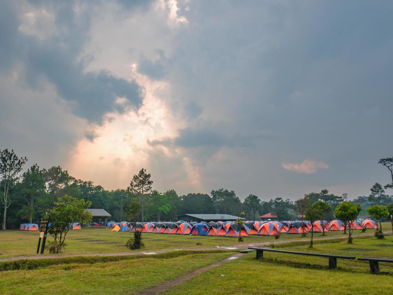 loei.thailand-16 feb 2019.onbekend mensen in camping Aan phu kradueng berg nationaal park in loei stad thailand.phu kradueng berg nationaal park de beroemd reizen bestemming foto