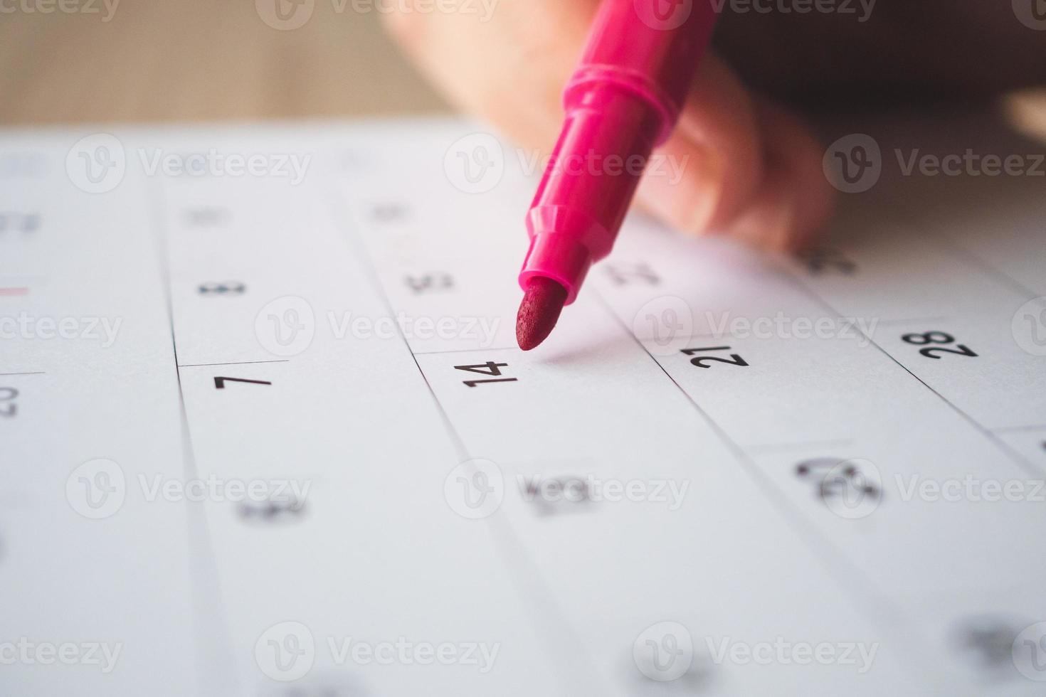 hand- met pen schrijven Aan kalender bladzijde detailopname foto