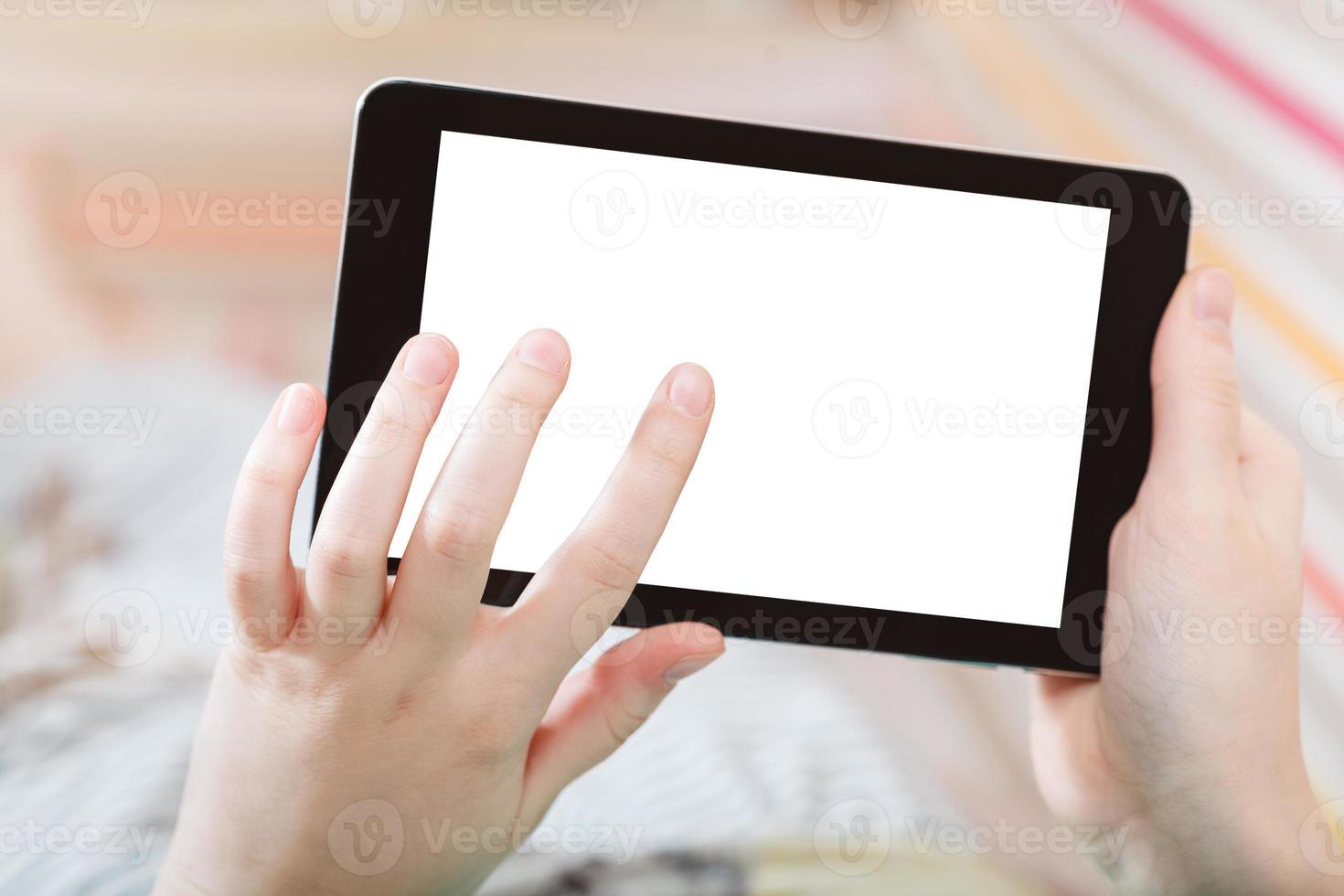 meisje toepassingen tablet pc met besnoeiing uit scherm foto