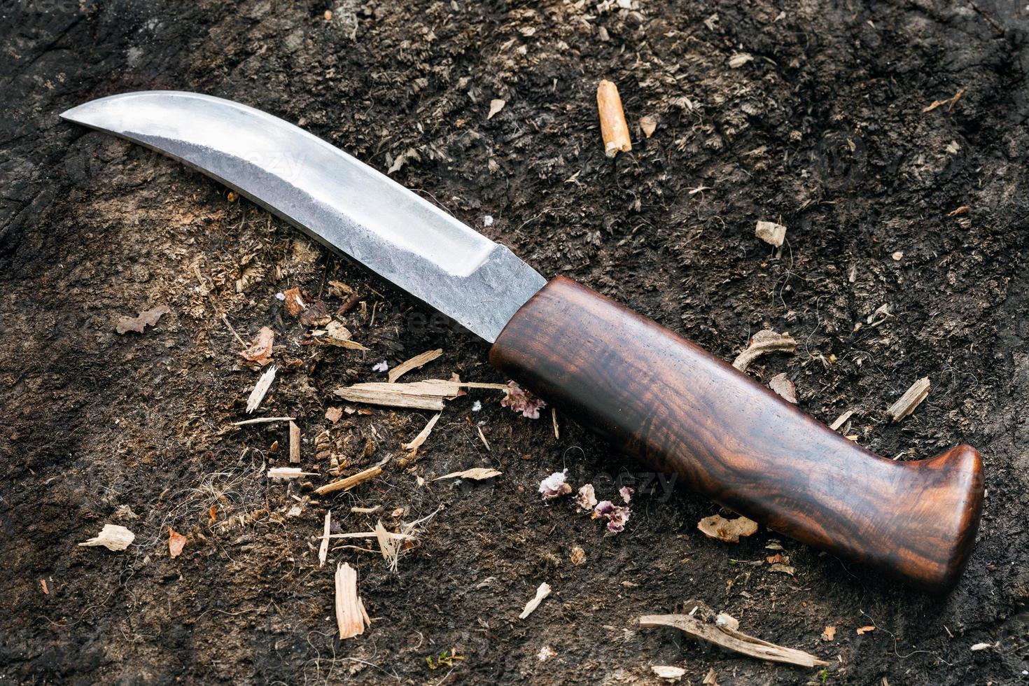 hand- gemaakt jacht- mes met houten omgaan met foto