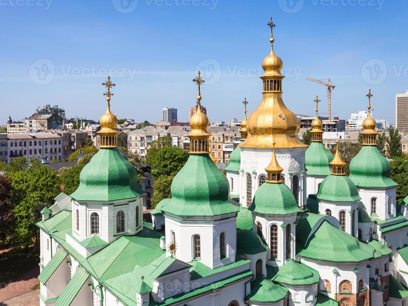 koepels van heilige sophia kathedraal en kiev stad foto