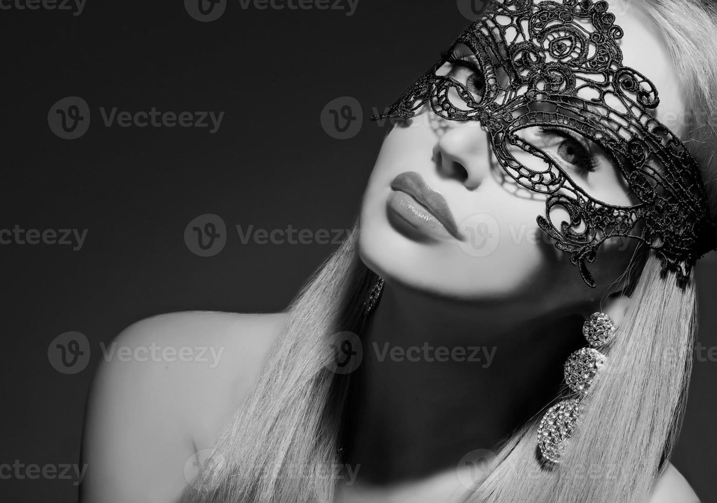 glamour vrouw in masker foto