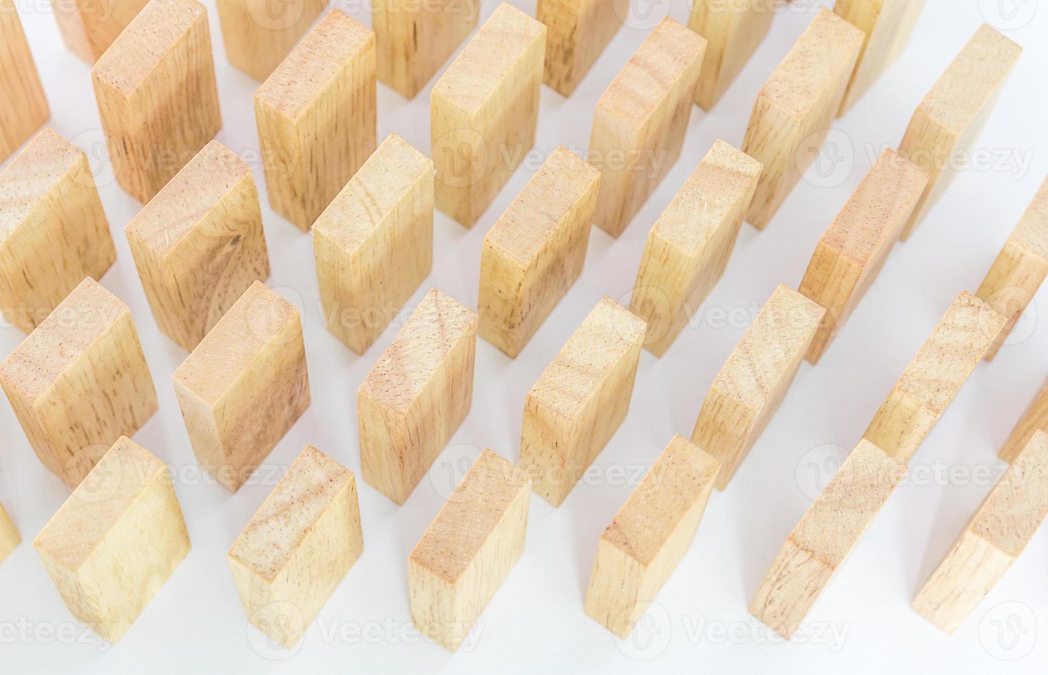 rij houten domino foto