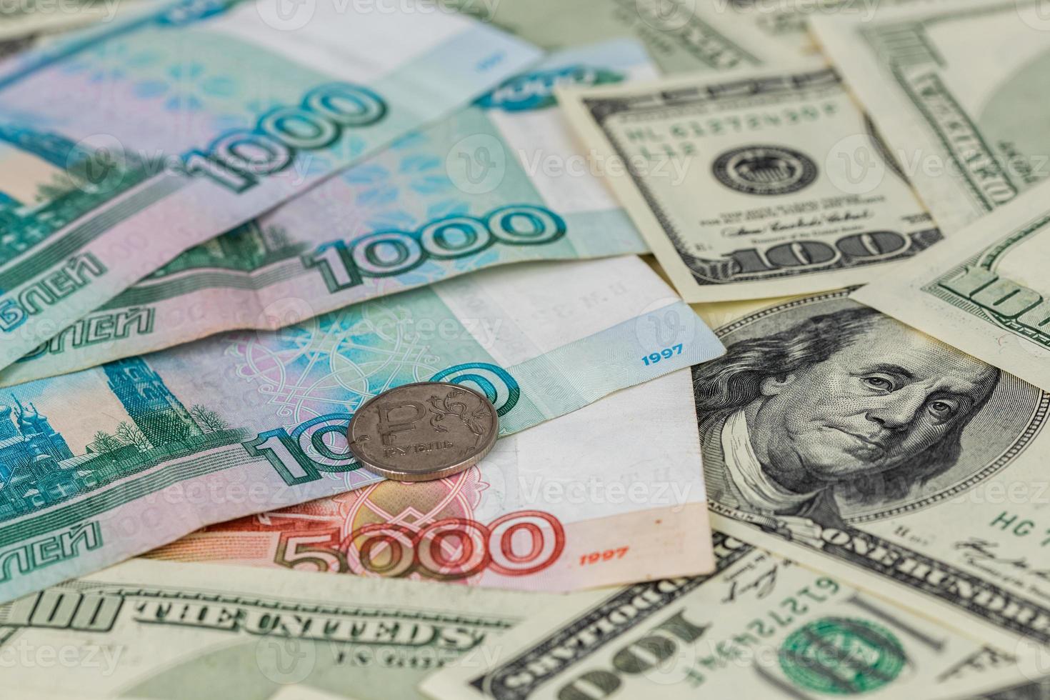 Russisch rubl en ons dollar detailopname achtergrond met selectief focus foto