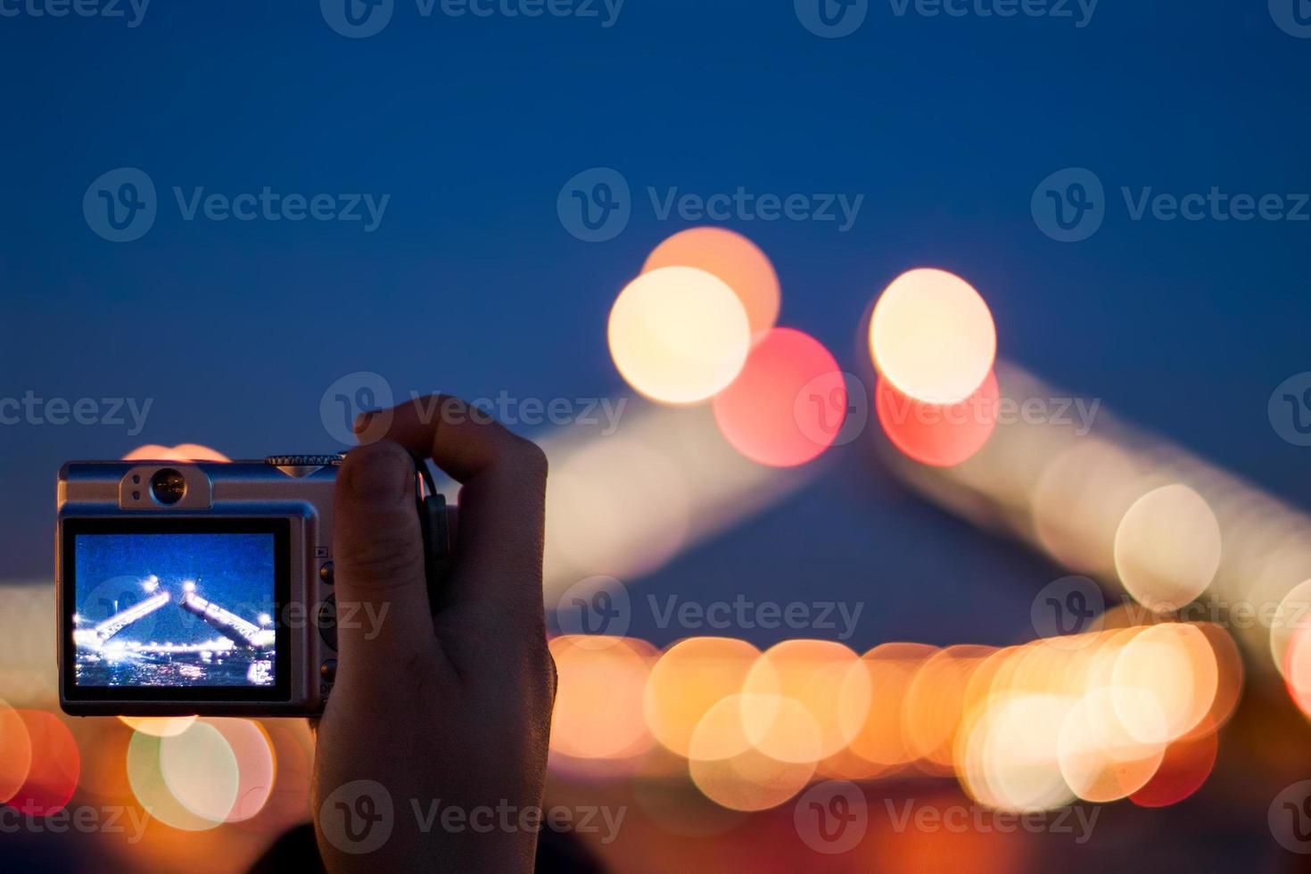 hand- het schieten nacht foto van brug