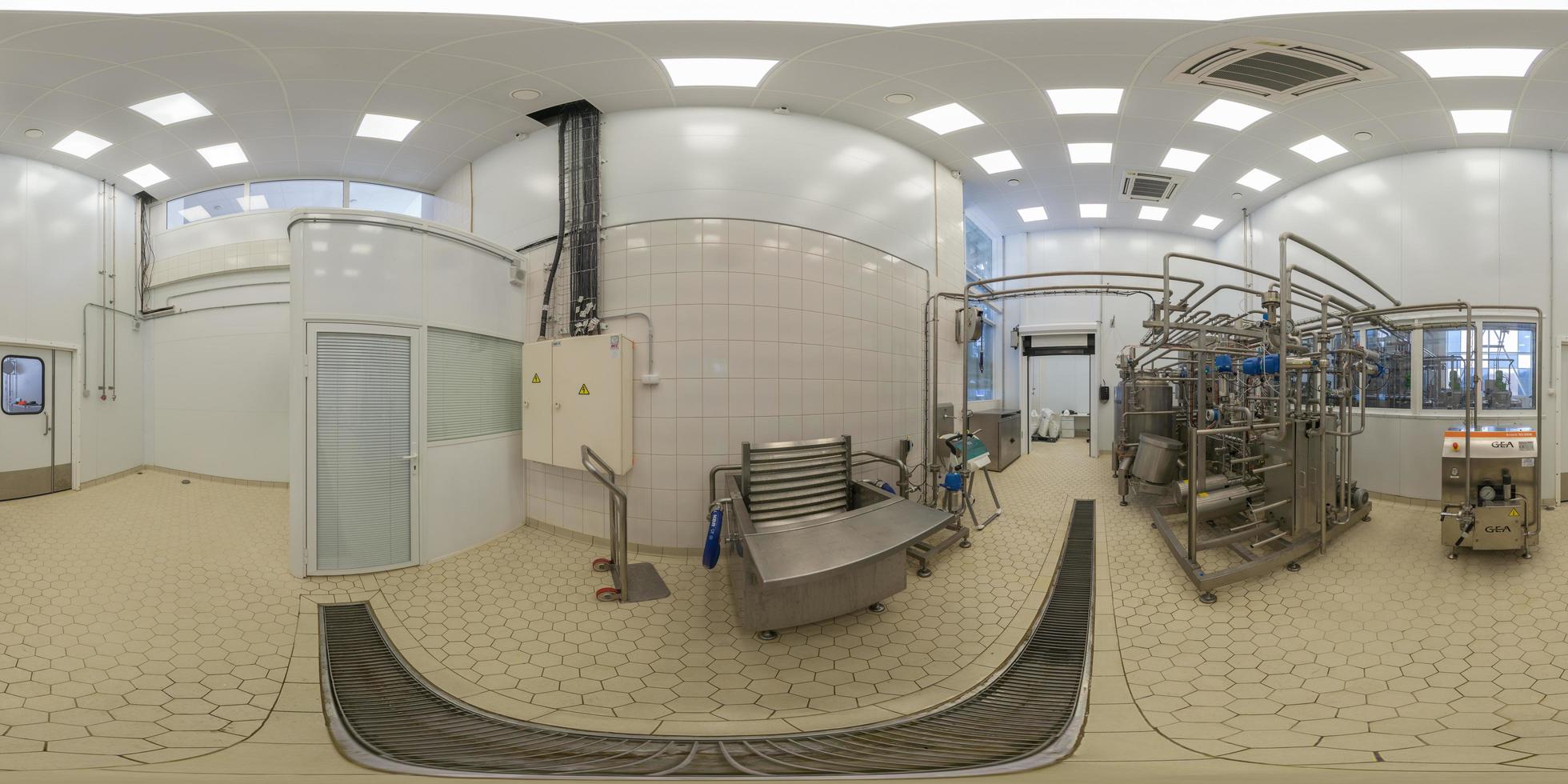 tula, Rusland februari 11, 2013 binnen van voedsel fabriek laboratorium bolvormig panorama in equirectangular projectie. foto