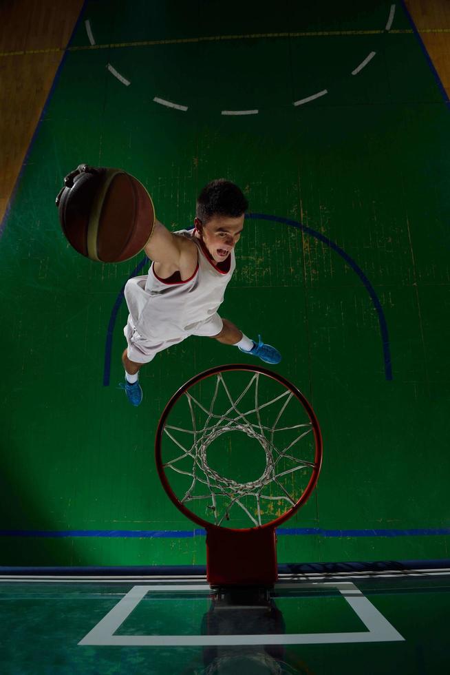 basketbalspeler in actie foto