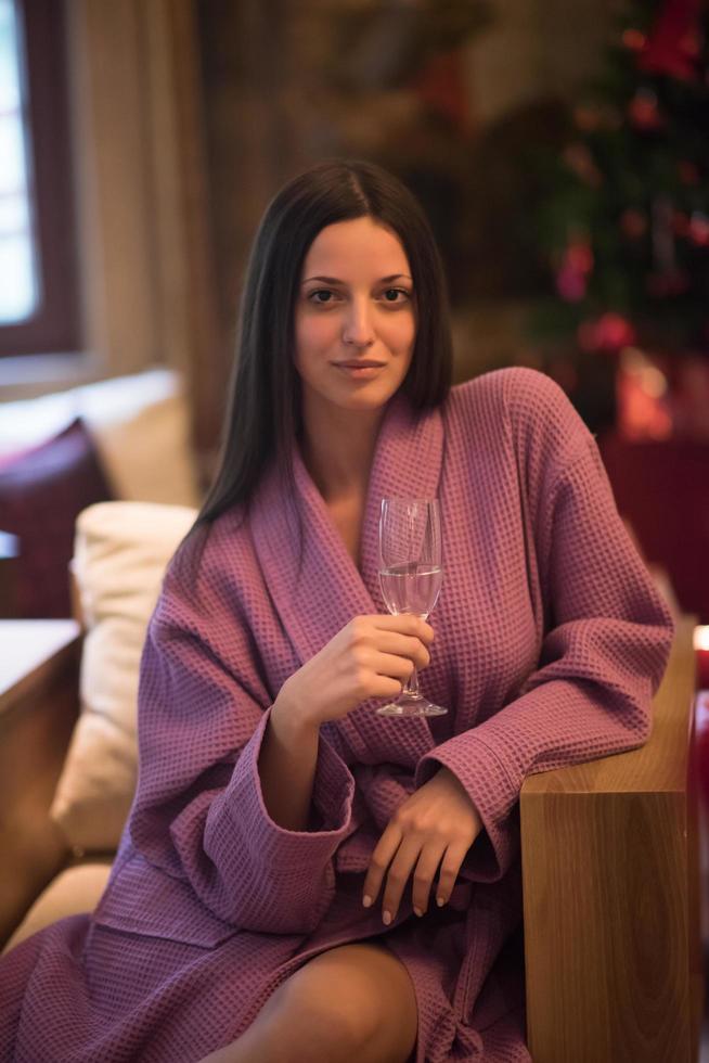 vrouw drinken Champagne Bij spa foto