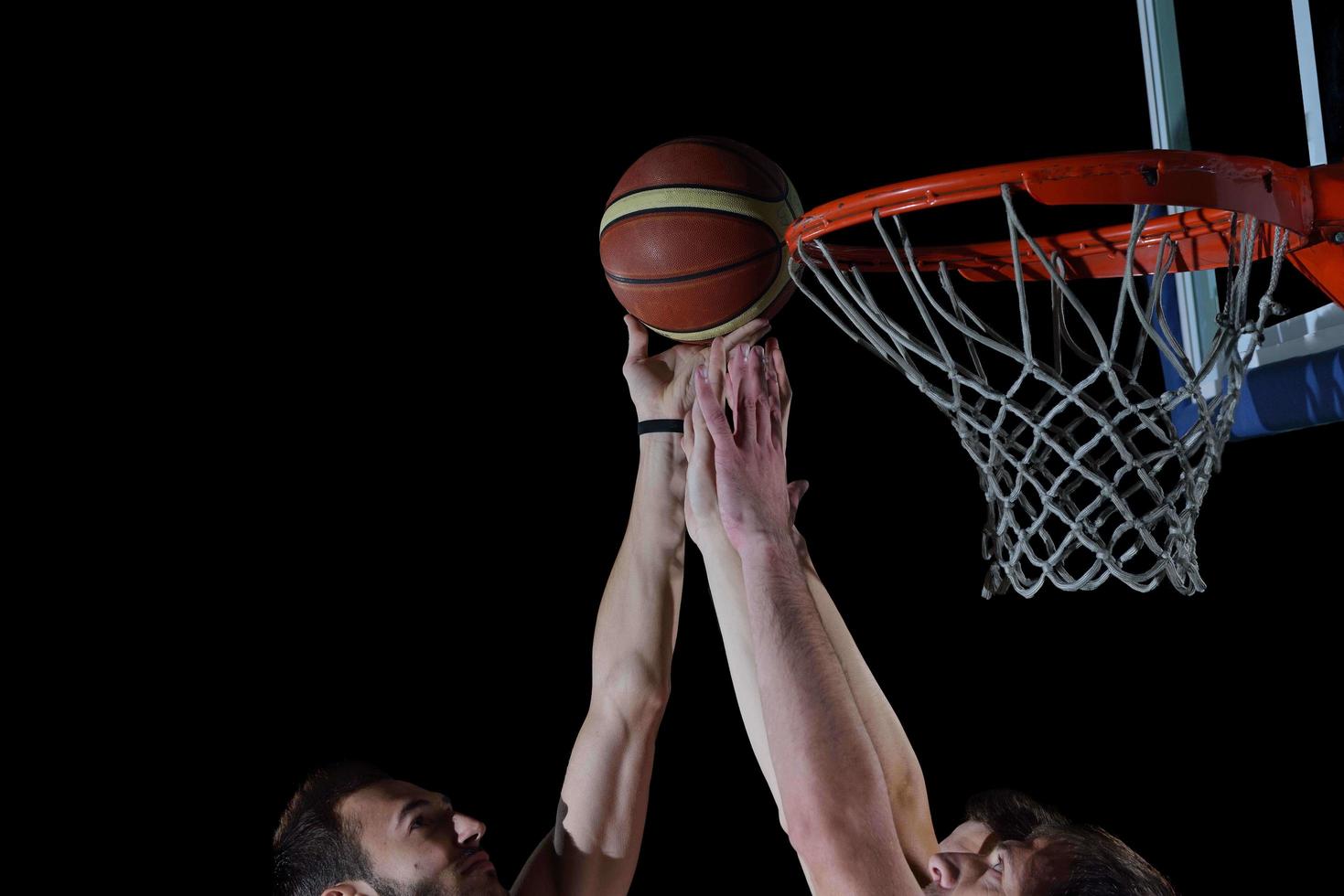 basketbalspeler in actie foto