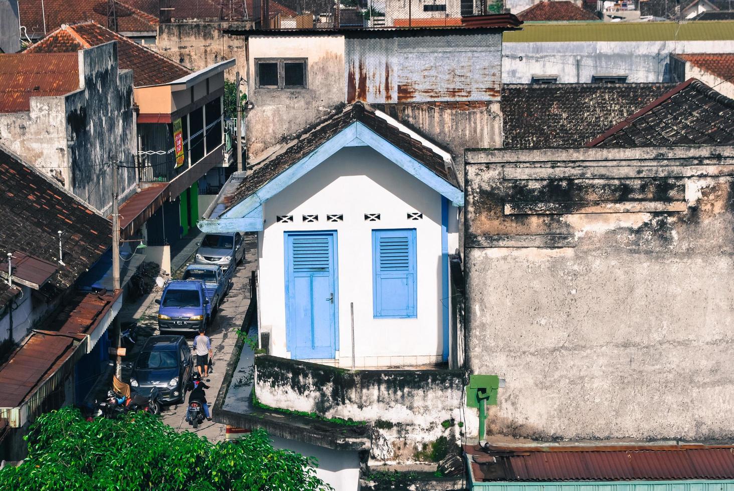 esthetisch klein huis in de midden- van een dorp in Indonesië foto