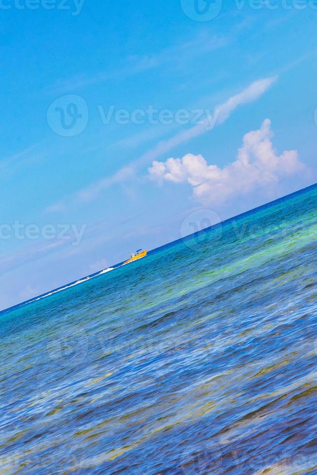 boten jachten schip steiger strand in playa del carmen Mexico. foto