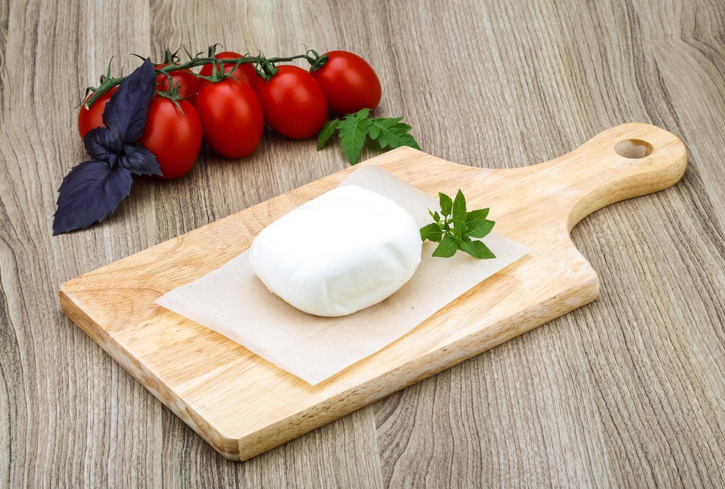 mozzarella kaas Aan bord foto