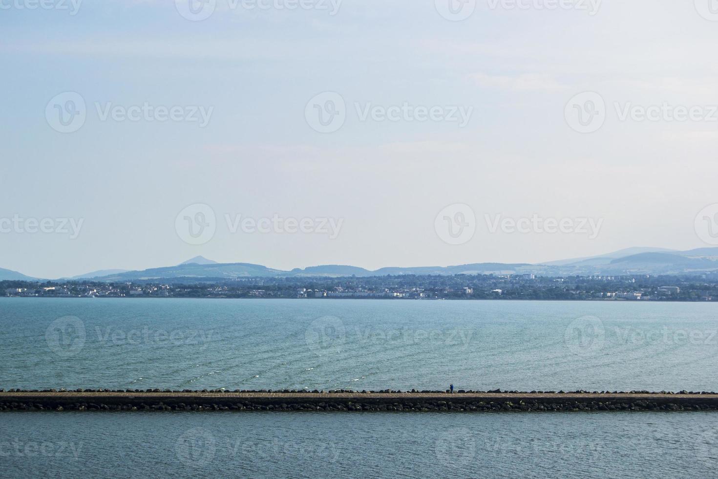 zomer kust kalmte zee foto