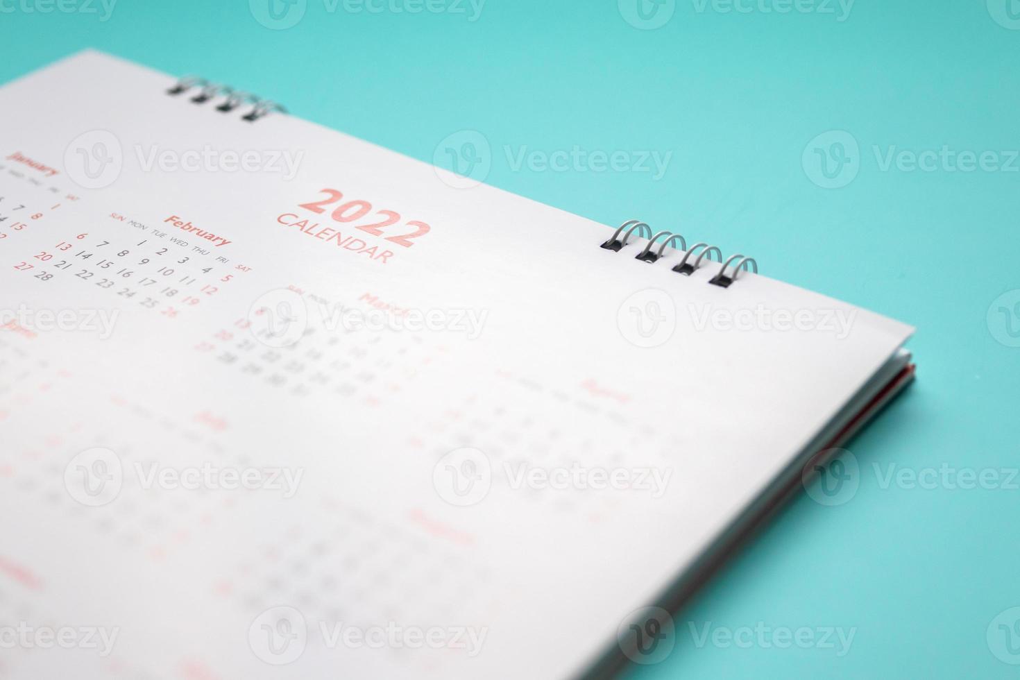 2022 kalender bladzijde Aan blauw achtergrond bedrijf planning afspraak vergadering concept foto